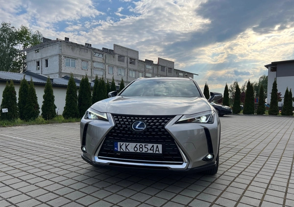 Lexus UX cena 103999 przebieg: 89000, rok produkcji 2021 z Rzeszów małe 562